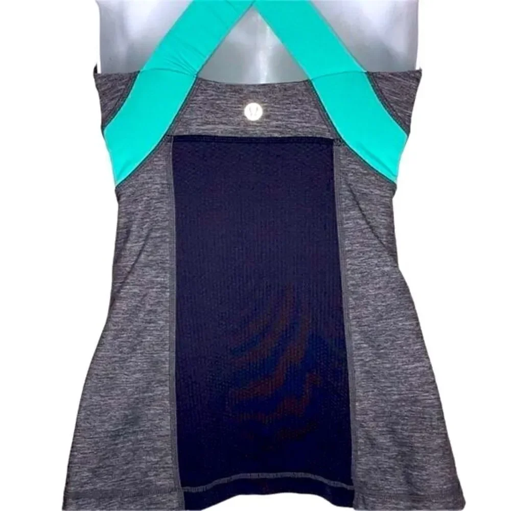 LuLulemon Woman’s Athletic Top With Bra Size 4